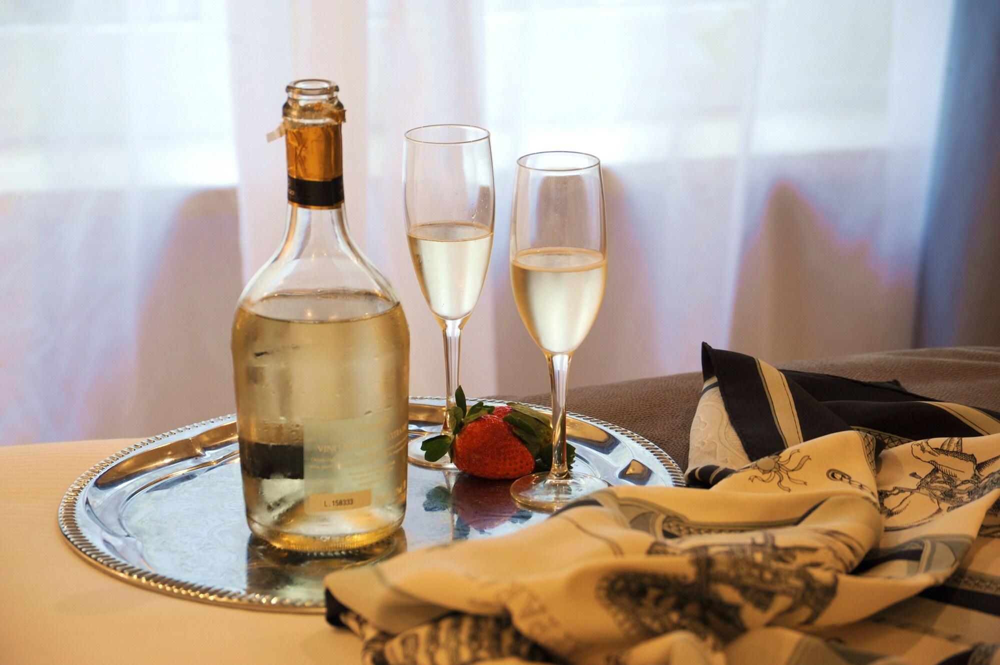 My Suites Piazza Di Spagna Рим Екстериор снимка